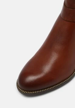 Tamaris Korte Laarzen - Maroon 15 Tamaris Korte Laarzen - Maroon -Schoenenpromotie Winkel 1af3e01522aa47678a725f6d1b110554