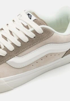 Vans Knu Skool Unisex - Skateschoenen - Beige/Light Brown/White 11 Vans Knu Skool Unisex - Skateschoenen - Beige/Light Brown/White -Schoenenpromotie Winkel 238d05ef32444177a29e31853b0263e3