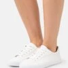 ESPRIT Sneakers Laag - Off White