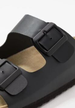 Pier One Unisex - Pantoffels - Black -Schoenenpromotie Winkel 2c1088e9c35241008f77393ded163426