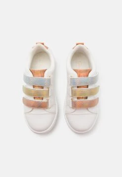 Friboo Sneakers Laag - White -Schoenenpromotie Winkel 2da0caeb507d4414b4523dc4659b9a0f