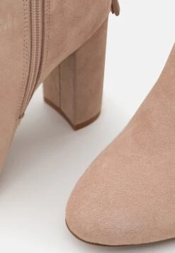 Leather - Laarzen Met Hoge Hak - Beige 11 Leather - Laarzen Met Hoge Hak - Beige -Schoenenpromotie Winkel 46cb7ba4b24644c79690a3cae899d54e