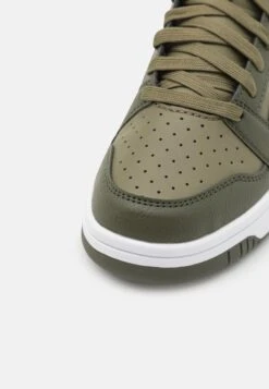 Puma Rebound V6 Mid Jr Unisex - Sneakers Hoog - Alpine Snow/Sand Dune/White 11 Puma Rebound V6 Mid Jr Unisex - Sneakers Hoog - Alpine Snow/Sand Dune/White -Schoenenpromotie Winkel 528e5c04958f4e70b22556e7f91c81a2