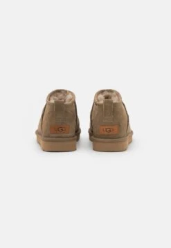 Ugg Korte Laarzen - Marrone 12 Ugg Korte Laarzen - Marrone -Schoenenpromotie Winkel 55d033a2145a4c5d840dfd15f0ca981f
