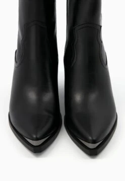 BERSHKA Heeled With Metallic Toe - Cowboy-/Bikerlaarsjes - Black 11 BERSHKA Heeled With Metallic Toe - Cowboy-/Bikerlaarsjes - Black -Schoenenpromotie Winkel 6fbcc5314b574281900be90033f9a50b