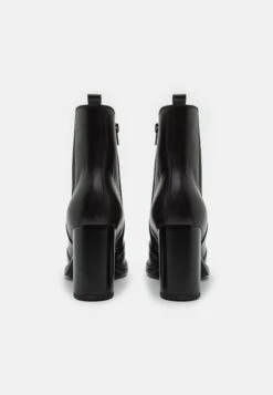Leather- Enkellaarsjes Met Hoge Hak - Black 9 Leather- Enkellaarsjes Met Hoge Hak - Black -Schoenenpromotie Winkel 8285c3f6f7d94045bb79e27db56d5a46