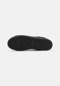 YOURTURN Unisex - Sneakers Laag - Black -Schoenenpromotie Winkel 8dfa14378f2c446396880c9788f41a86