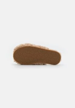 Ugg Maxi Curly Slide - Pantoffels - Sand 10 Ugg Maxi Curly Slide - Pantoffels - Sand -Schoenenpromotie Winkel 9417d2ffaec44dc59f43ee96477ae056