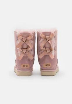 Ugg Bailey Bow - Korte Laarzen - Rose Grey 9 Ugg Bailey Bow - Korte Laarzen - Rose Grey -Schoenenpromotie Winkel 9c242b3c6b994e2da84b5c62e188470b