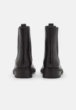 Clarks Tilham Chelsea - Korte Laarzen - Black -Schoenenpromotie Winkel 9da2bef0b57c4b82873c70bc0977f37d