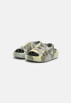 Ugg Sport Yeah Camopop - Sandalen - Moss Green 8 Ugg Sport Yeah Camopop - Sandalen - Moss Green -Schoenenpromotie Winkel a62d21f623ed4ff7b760b41976672ff9