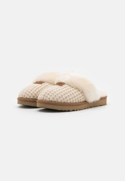 Ugg Cozy - Pantoffels - Cream -Schoenenpromotie Winkel b447d3eb2eee4d598de74ea451e5634d