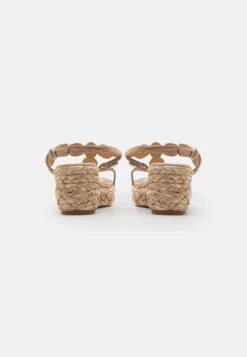 Alma En Pena Sandalen Met Sleehak - Beige 9 Alma En Pena Sandalen Met Sleehak - Beige -Schoenenpromotie Winkel b515a4cbbd6d4779b7f937298e61c6dd