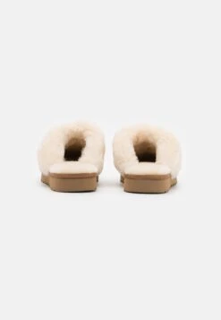 Ugg Cozy - Pantoffels - Cream -Schoenenpromotie Winkel b5571a74f6324f21a1659713442b57c9