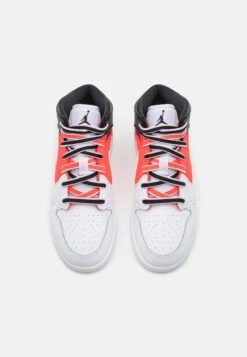 Air Jordan 1 Mid Unisex - Basketbalschoenen - Black/White/Infrared -Schoenenpromotie Winkel da46365d092945deaf0788f14354a3bc