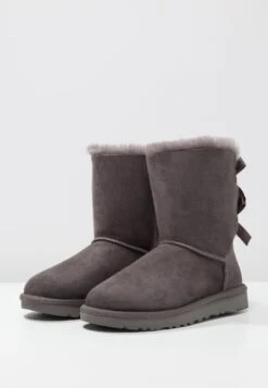 Ugg Bailey Bow - Korte Laarzen - Grey -Schoenenpromotie Winkel e6f85be4eff5429c9be1d6f252cd591b