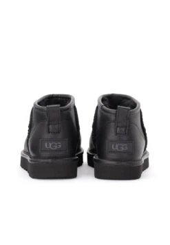 Ugg Korte Laarzen - Nero 8 Ugg Korte Laarzen - Nero -Schoenenpromotie Winkel fd30a310a4784f7187e3791c53986639